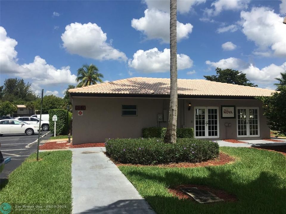 Active With Contract: $2,150 (2 beds, 2 baths, 808 Square Feet)