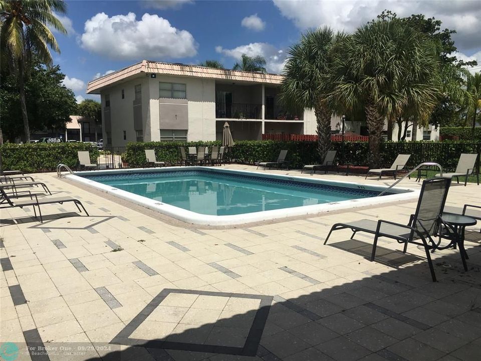 Active With Contract: $2,150 (2 beds, 2 baths, 808 Square Feet)