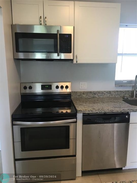 Active With Contract: $2,150 (2 beds, 2 baths, 808 Square Feet)