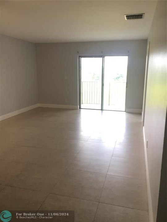 Active With Contract: $2,150 (2 beds, 2 baths, 808 Square Feet)