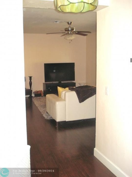 For Rent: $2,750 (2 beds, 1 baths, 1120 Square Feet)