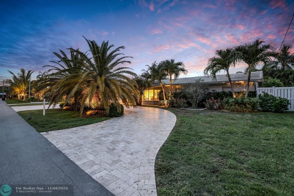 Recently Sold: $2,350,000 (4 beds, 3 baths, 2589 Square Feet)