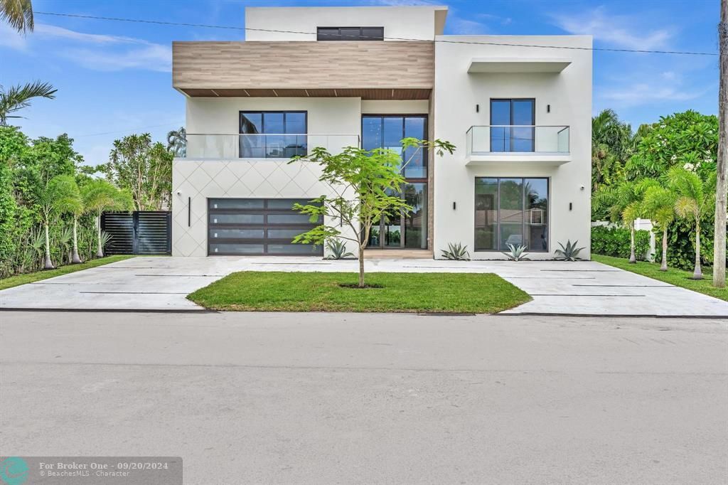 For Sale: $6,249,000 (6 beds, 8 baths, 5703 Square Feet)