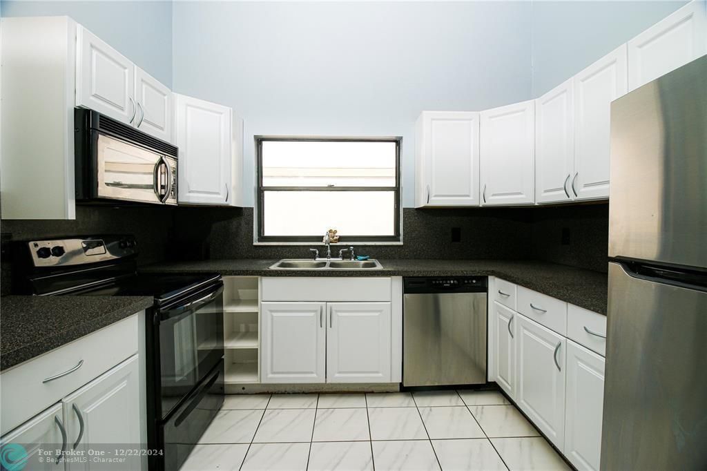 For Sale: $479,000 (3 beds, 2 baths, 1584 Square Feet)