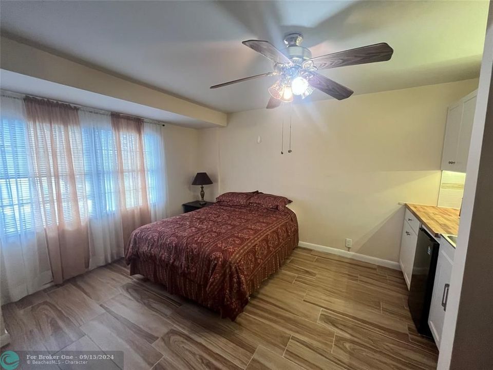 For Rent: $1,300 (1 beds, 1 baths, 205 Square Feet)