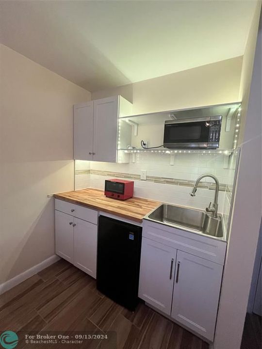 For Rent: $1,300 (1 beds, 1 baths, 205 Square Feet)