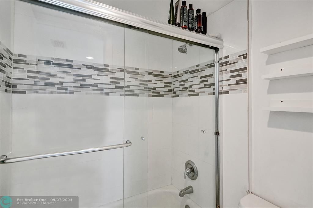 For Sale: $320,000 (2 beds, 2 baths, 1034 Square Feet)