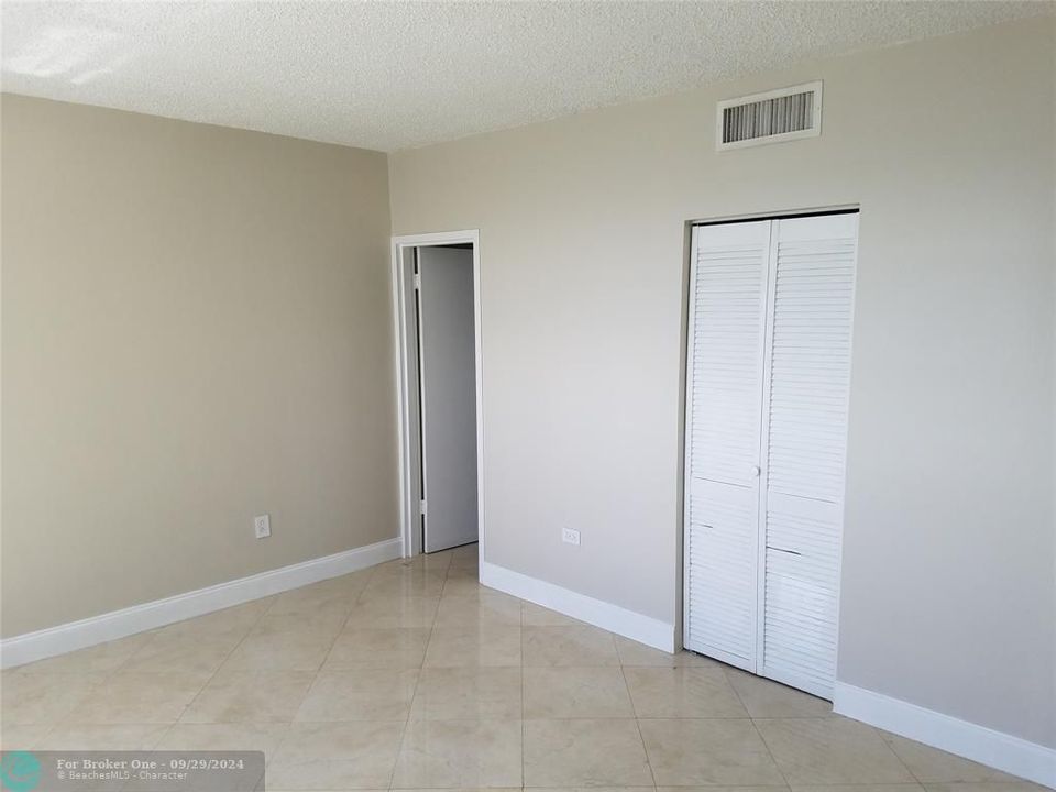 For Rent: $3,000 (2 beds, 2 baths, 990 Square Feet)