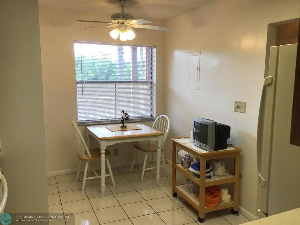 For Sale: $149,900 (2 beds, 2 baths, 1100 Square Feet)