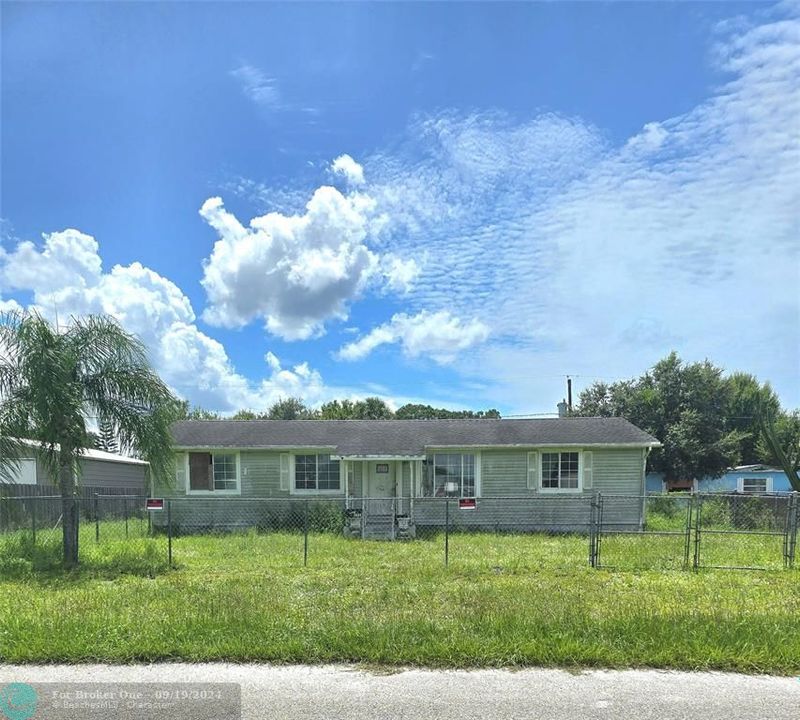 For Sale: $99,999 (3 beds, 2 baths, 1472 Square Feet)