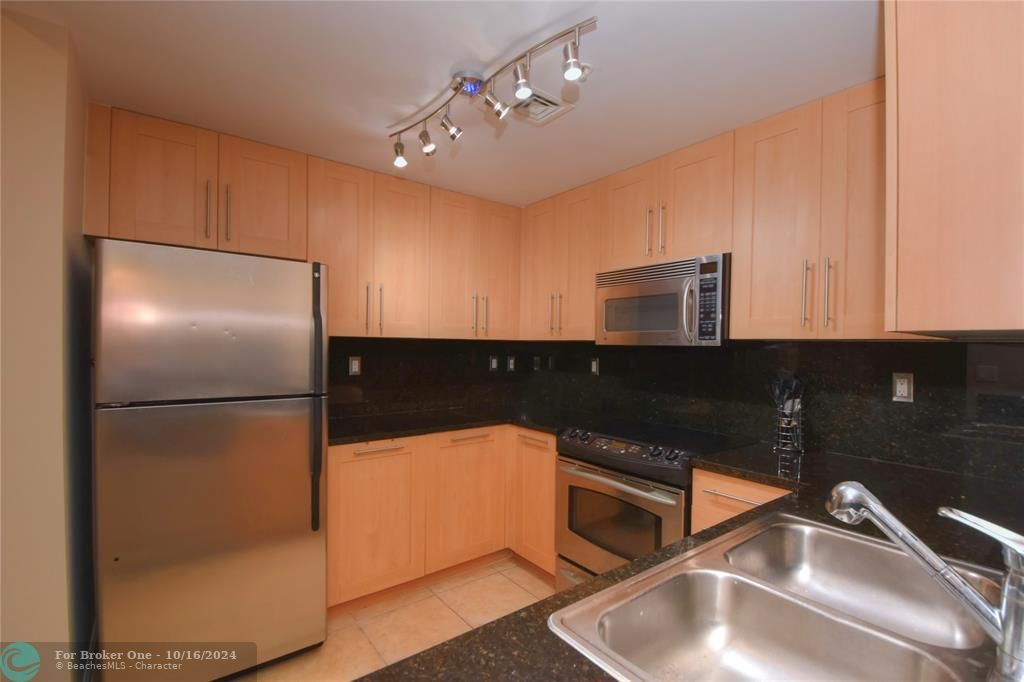 For Rent: $3,500 (2 beds, 2 baths, 1246 Square Feet)