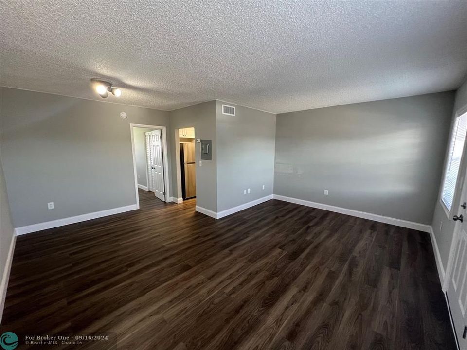 Active With Contract: $1,800 (1 beds, 1 baths, 21407 Square Feet)