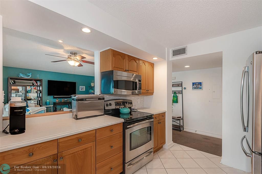 For Sale: $589,900 (2 beds, 2 baths, 1060 Square Feet)