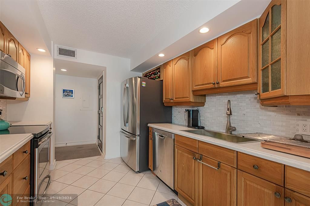 For Sale: $589,900 (2 beds, 2 baths, 1060 Square Feet)