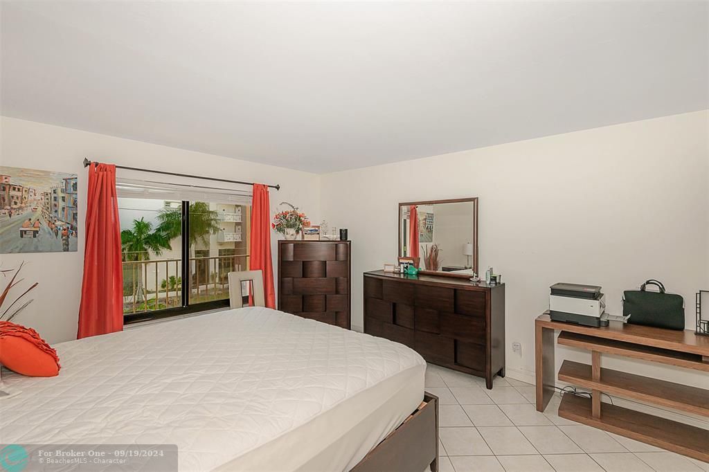 For Sale: $589,900 (2 beds, 2 baths, 1060 Square Feet)