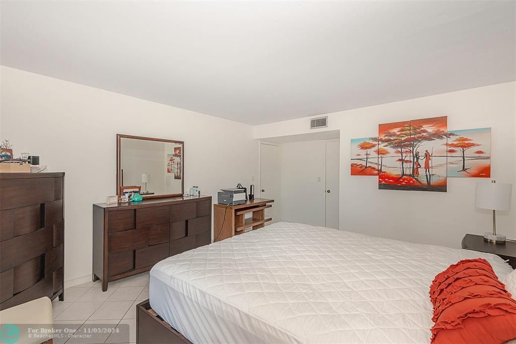 For Sale: $589,900 (2 beds, 2 baths, 1060 Square Feet)