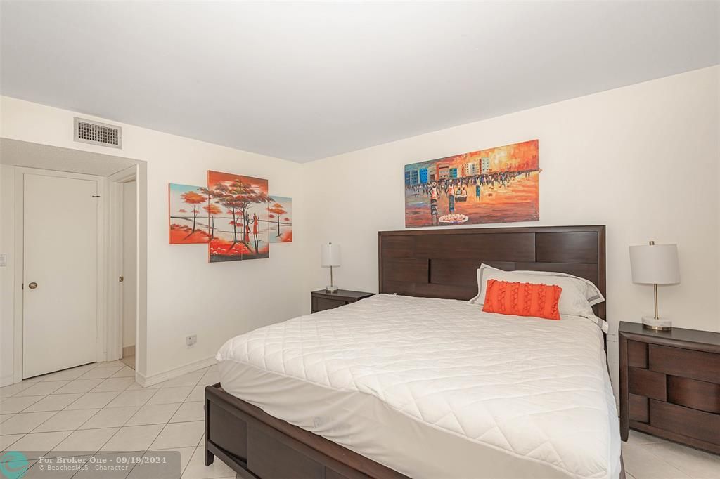 For Sale: $589,900 (2 beds, 2 baths, 1060 Square Feet)