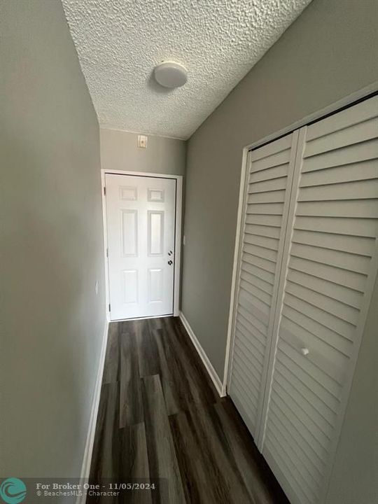 Active With Contract: $2,200 (2 beds, 1 baths, 21407 Square Feet)