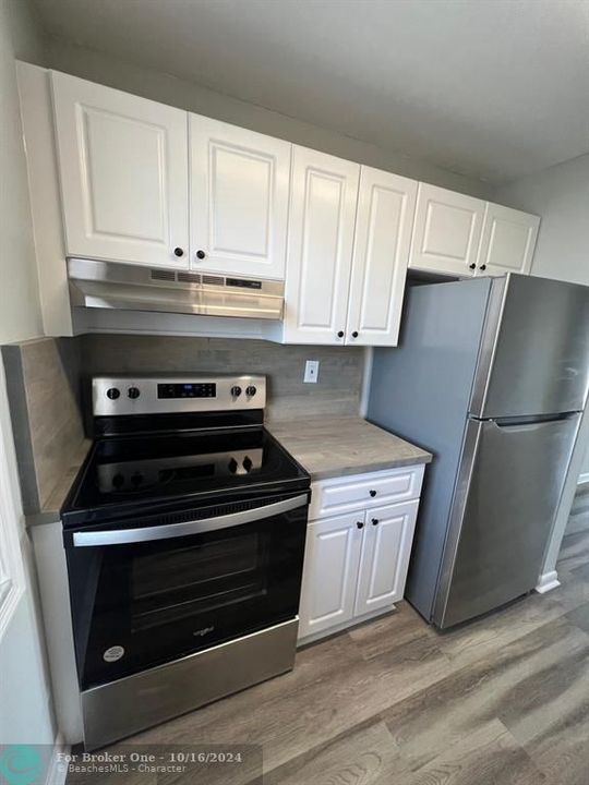 Active With Contract: $2,200 (2 beds, 1 baths, 21407 Square Feet)