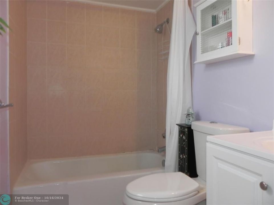 For Sale: $219,500 (1 beds, 1 baths, 850 Square Feet)