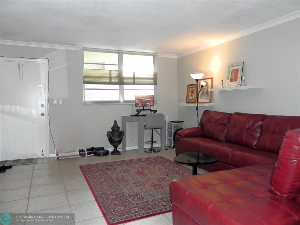 For Sale: $219,500 (1 beds, 1 baths, 850 Square Feet)