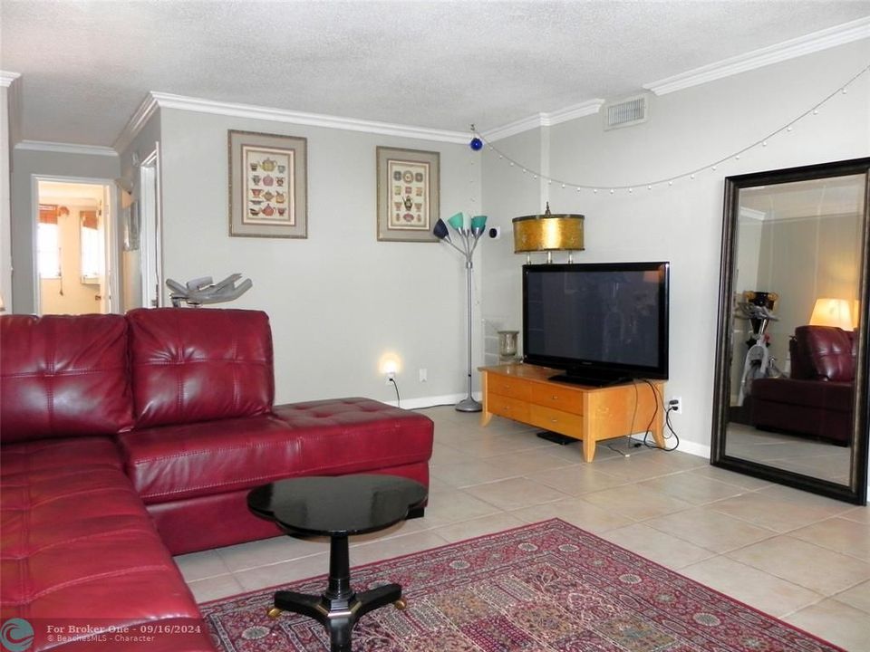 For Sale: $219,500 (1 beds, 1 baths, 850 Square Feet)