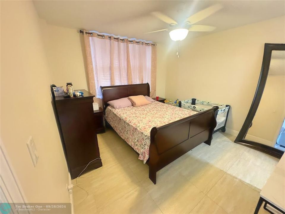 For Sale: $205,000 (1 beds, 1 baths, 940 Square Feet)