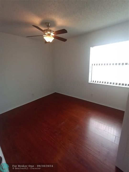 Active With Contract: $1,750 (2 beds, 2 baths, 800 Square Feet)