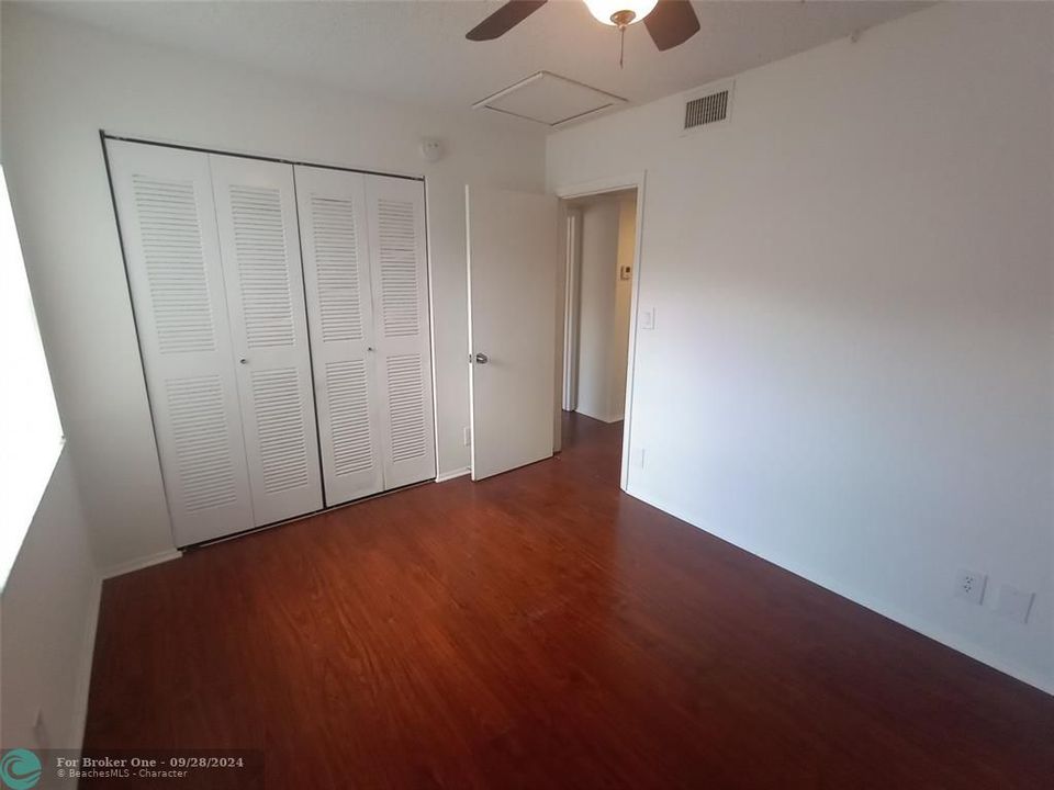 Active With Contract: $1,750 (2 beds, 2 baths, 800 Square Feet)