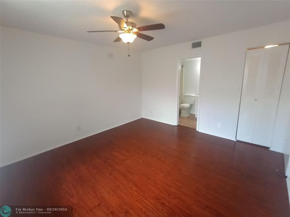 Active With Contract: $1,750 (2 beds, 2 baths, 800 Square Feet)