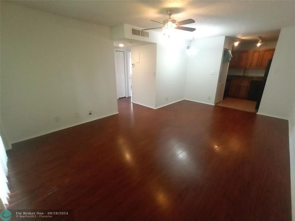 Active With Contract: $1,750 (2 beds, 2 baths, 800 Square Feet)