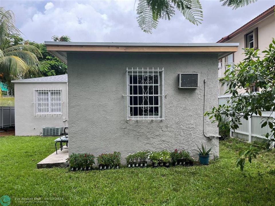 For Sale: $675,000 (3 beds, 2 baths, 1236 Square Feet)