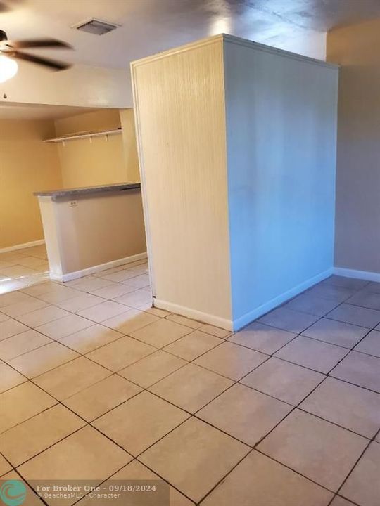 For Rent: $2,800 (2 beds, 1 baths, 950 Square Feet)