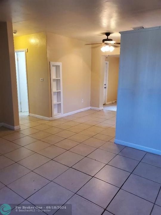 For Rent: $2,800 (2 beds, 1 baths, 950 Square Feet)