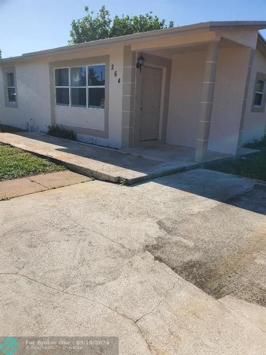 For Rent: $2,800 (2 beds, 1 baths, 950 Square Feet)