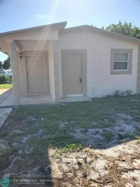 For Rent: $2,800 (2 beds, 1 baths, 950 Square Feet)