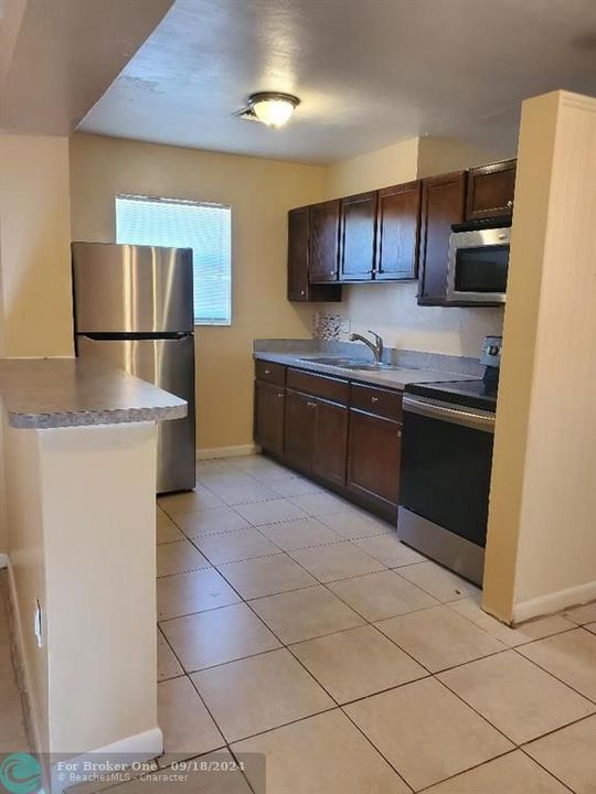 For Rent: $2,800 (2 beds, 1 baths, 950 Square Feet)