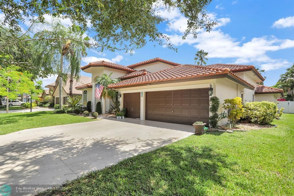 Active With Contract: $800,000 (4 beds, 2 baths, 2716 Square Feet)