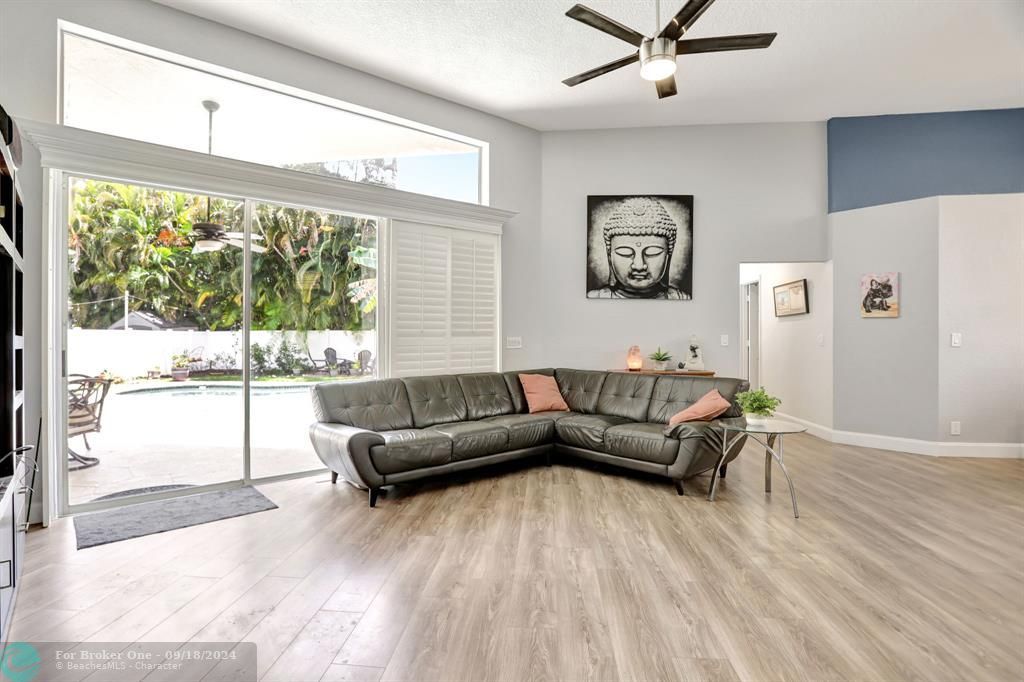 Active With Contract: $800,000 (4 beds, 2 baths, 2716 Square Feet)