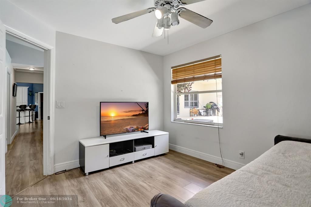 Active With Contract: $800,000 (4 beds, 2 baths, 2716 Square Feet)