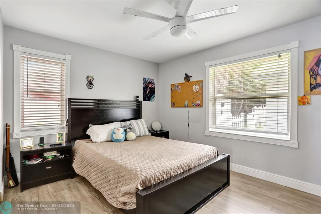 Active With Contract: $800,000 (4 beds, 2 baths, 2716 Square Feet)