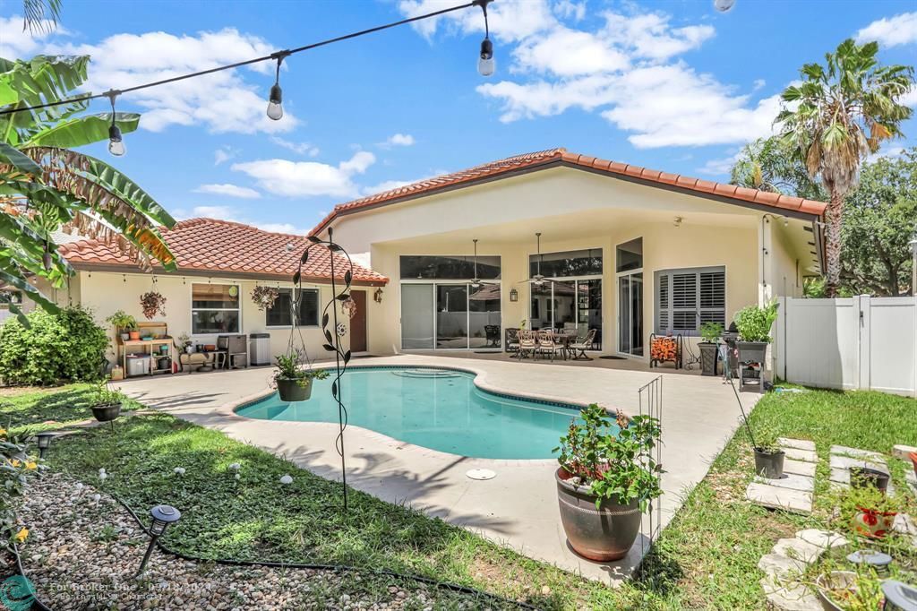 Active With Contract: $800,000 (4 beds, 2 baths, 2716 Square Feet)