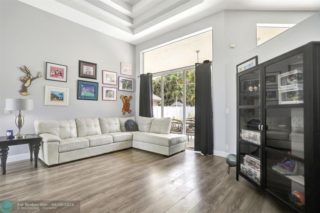 Active With Contract: $800,000 (4 beds, 2 baths, 2716 Square Feet)