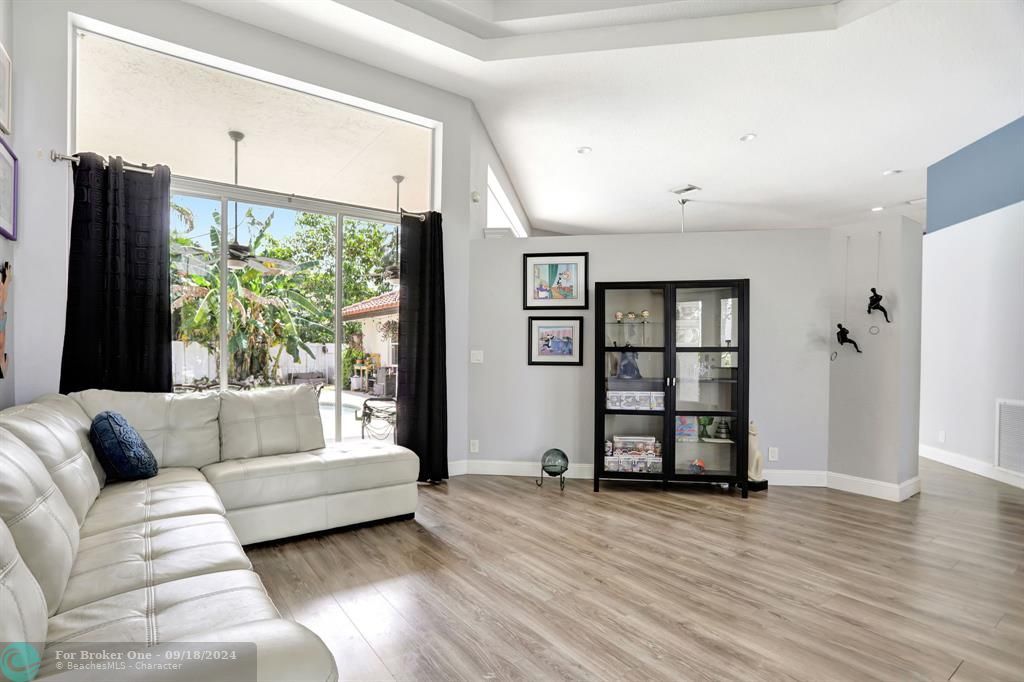 Active With Contract: $800,000 (4 beds, 2 baths, 2716 Square Feet)