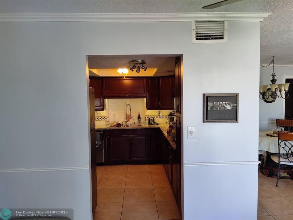 Active With Contract: $370,000 (3 beds, 2 baths, 1432 Square Feet)