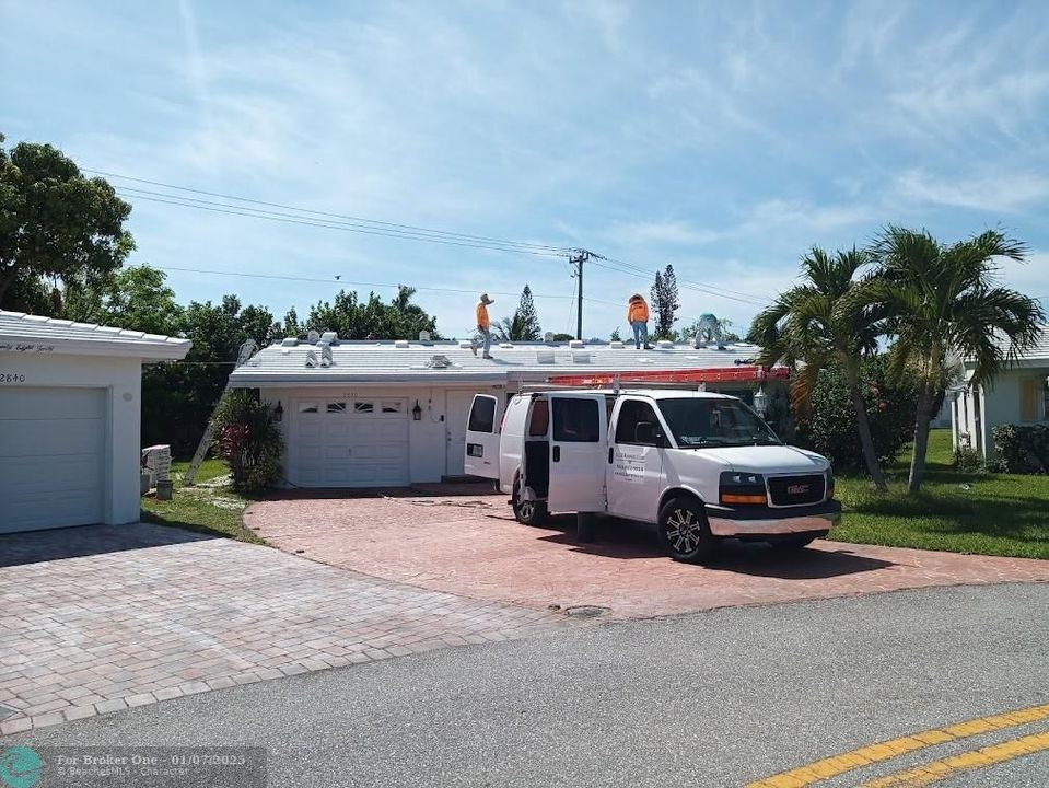 Active With Contract: $370,000 (3 beds, 2 baths, 1432 Square Feet)