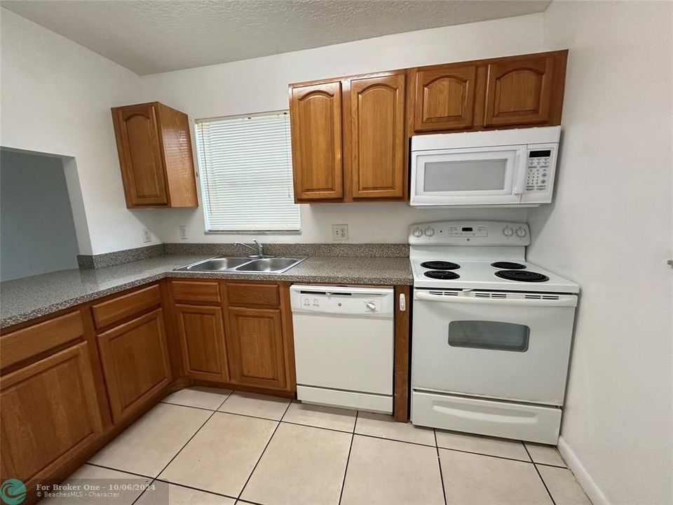 For Rent: $1,800 (2 beds, 2 baths, 1000 Square Feet)