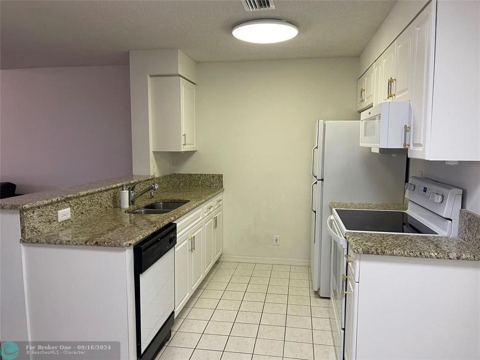 Active With Contract: $429,000 (2 beds, 1 baths, 1005 Square Feet)