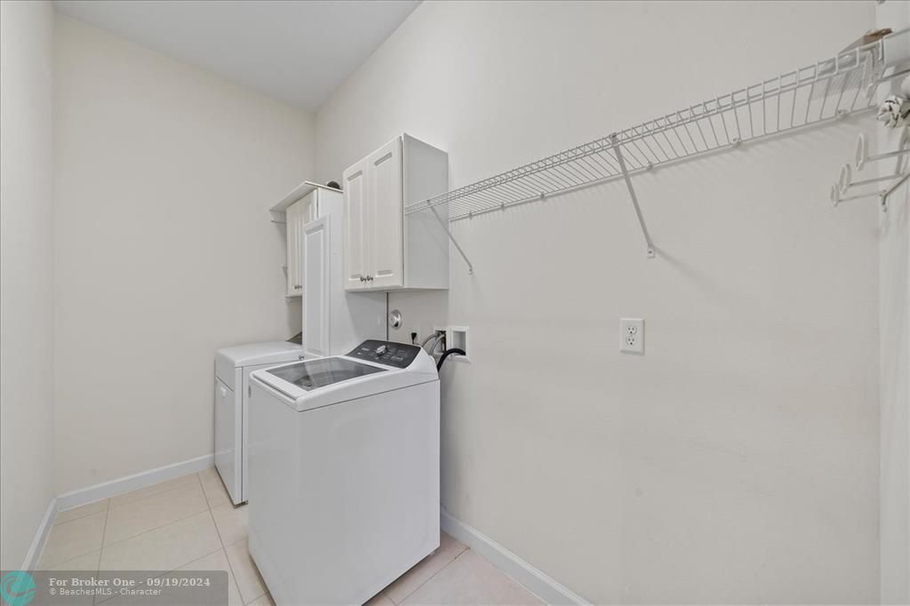 Active With Contract: $305,000 (2 beds, 2 baths, 1509 Square Feet)