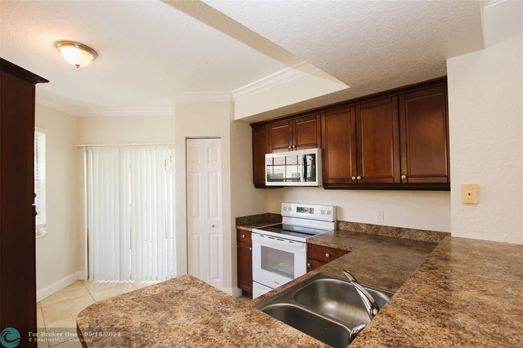 Active With Contract: $2,500 (2 beds, 2 baths, 1400 Square Feet)